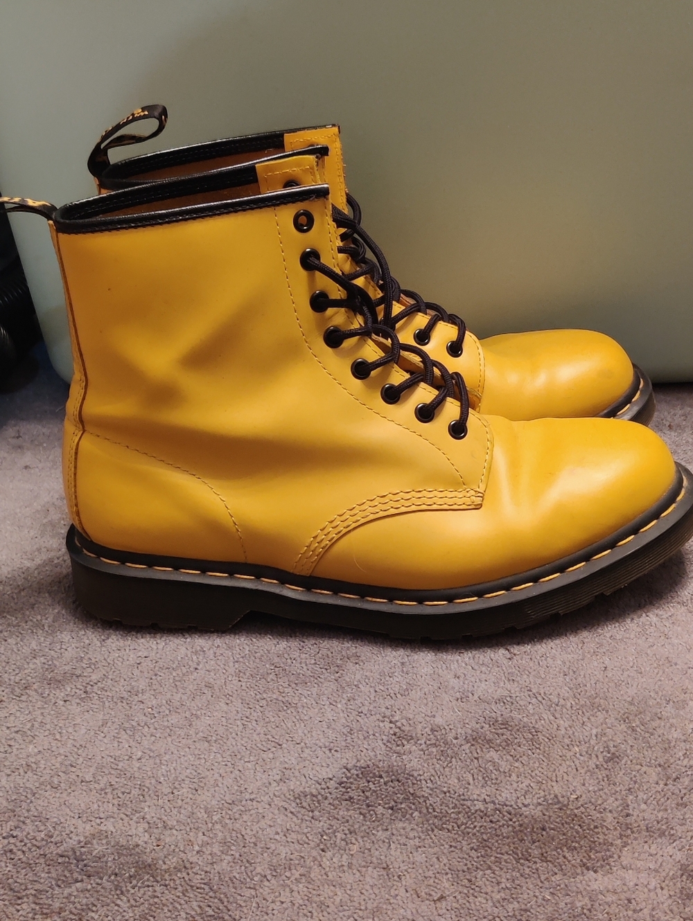 Men's Size 11 Yellow Doc Martens Dr. Martens 1460 Lace Up Leather Boots Airwair - Picture 4 of 16